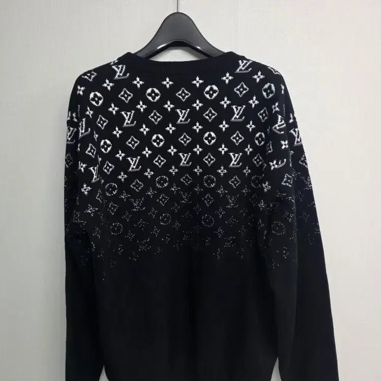 [BUNJANG] Louis Vuitton Gradient Black Knit Sweater / 루이비통 그라데이션 블랙 니트 (상태 최고)