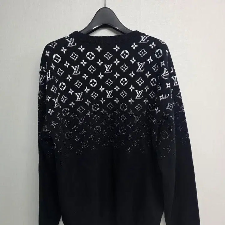 [BUNJANG] Louis Vuitton Gradient Black Knit Sweater / 루이비통 그라데이션 블랙 니트 (상태 최고)