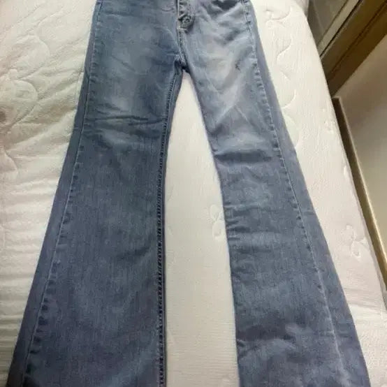 [SOLD OUT] 1회착용 하이웨스트 연청 부츠컷 데님 팬츠 L사이즈