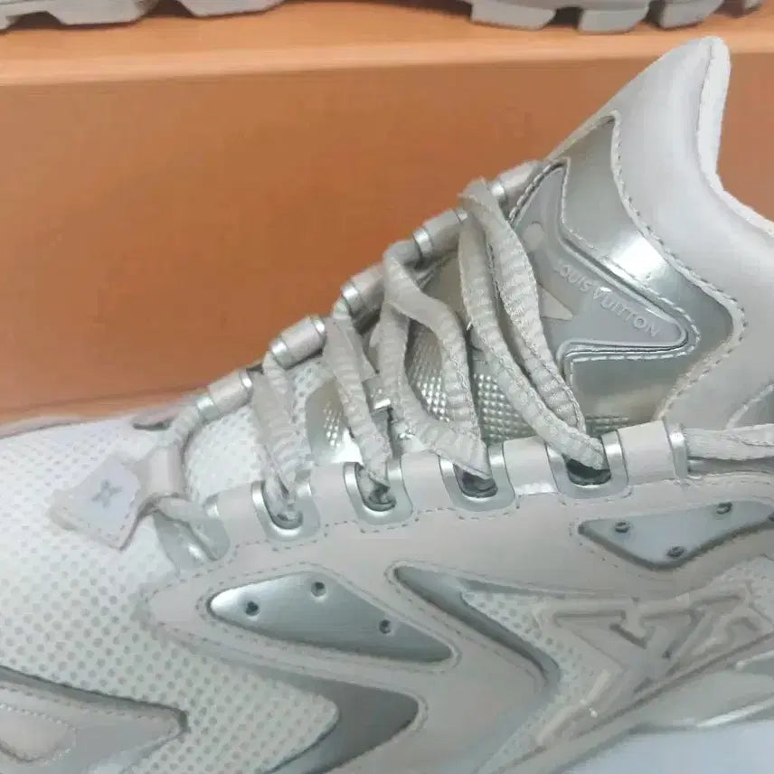 [BUNJANG] Louis Vuitton LV Runner Tactic Sneakers / A+265/7사이즈]루이비통LV러너태틱 정가200만원대