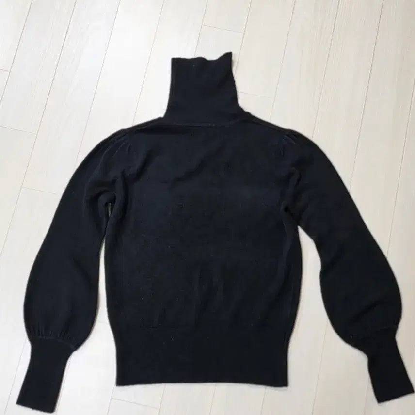 [BUNJANG] Black Turtleneck Knit Puff Sleeve Top / 블랙 터틀넥 니트 퍼프소매 S