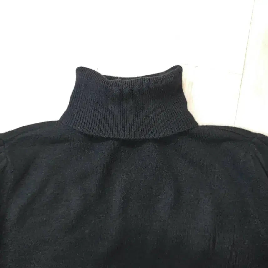 [BUNJANG] Black Turtleneck Knit Puff Sleeve Top / 블랙 터틀넥 니트 퍼프소매 S