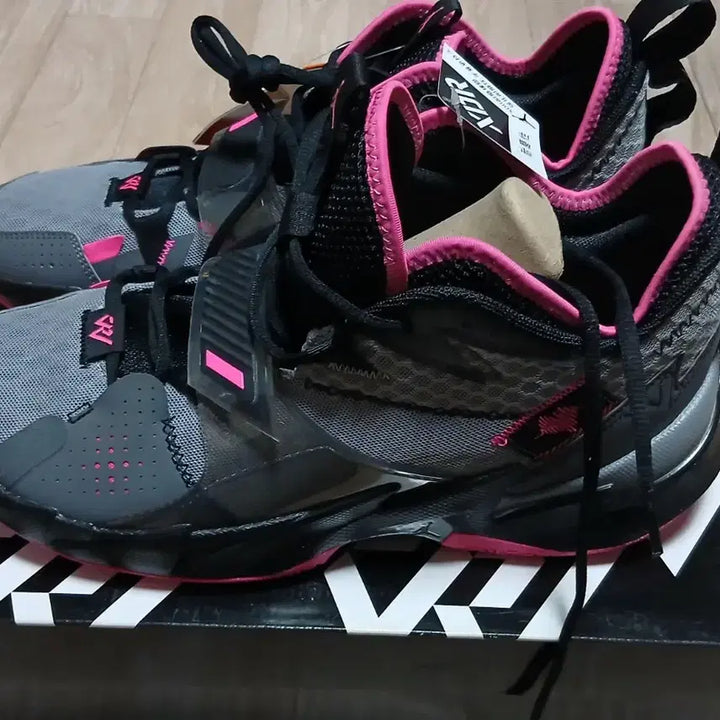 [BUNJANG] Nike Why Not Zer0.3 Heartbeat Limited Edition Sneakers / (새제품) 나이키 와이낫제로3 하트비트 한정판 295mm