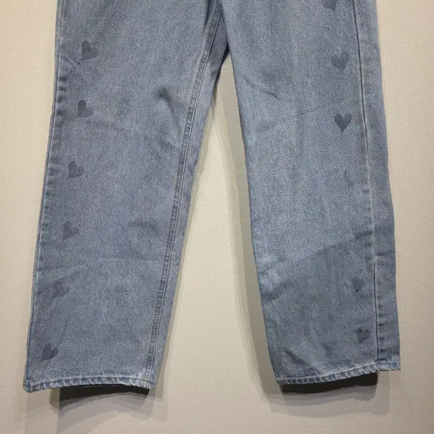 [SOLD OUT] KIMHEKIM 김해김 하트 스탬프 데님 팬츠