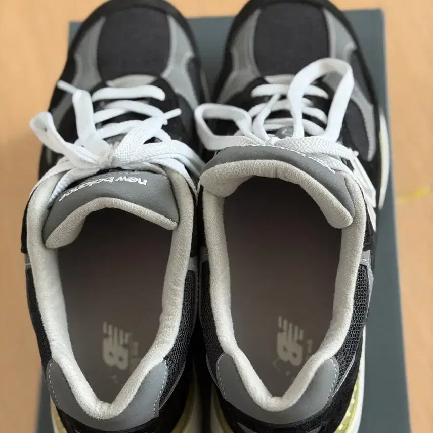 [BUNJANG] New Balance 992 Black/Gray Sneakers / 뉴발란스 992 블랙/그레이 290mm