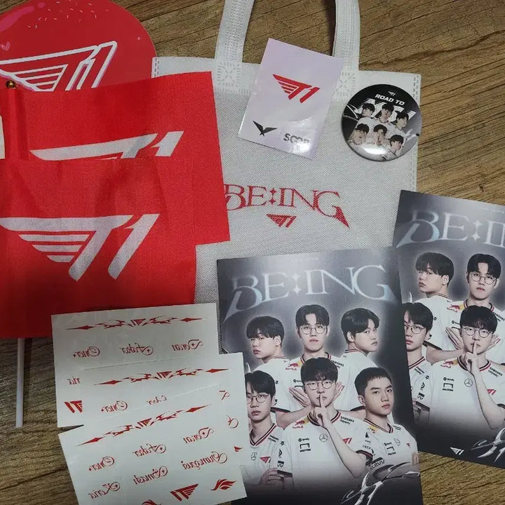 [BUNJANG] T1 2025 RTM MSI Cheer Kit Bundle / 티원 t1 2025 rtm msi 로투엠 부채 깃발 엽서 타투스티커