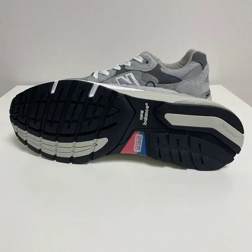 [BUNJANG] New Balance 992 Core Grey Sneakers / 뉴발란스 992 코어 그레이 275 새제품