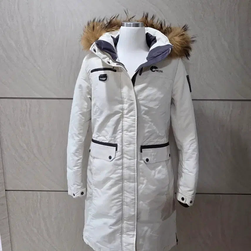 [BUNJANG] Nepa White Raccoon Fur Goose Down Long Padding Jacket (Size 85) / 네파 화이트 라쿤퍼 구스 롱패딩 85사이즈 (핏예쁨) 55~55반