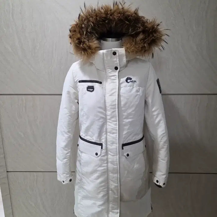 [BUNJANG] Nepa White Raccoon Fur Goose Down Long Padding Jacket (Size 85) / 네파 화이트 라쿤퍼 구스 롱패딩 85사이즈 (핏예쁨) 55~55반