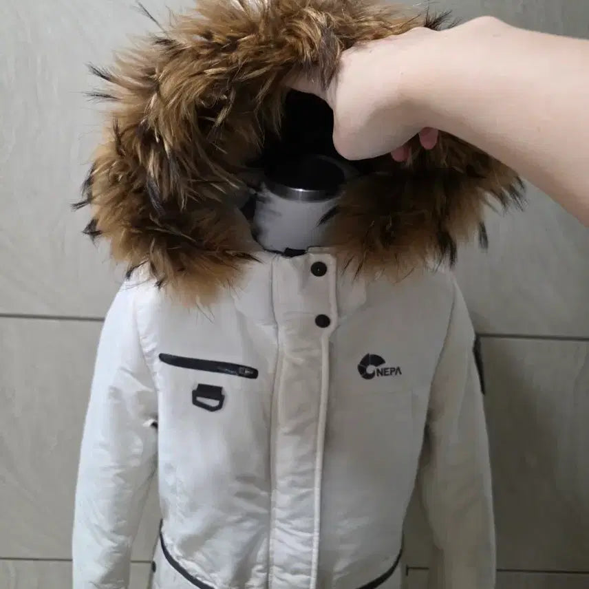 [BUNJANG] Nepa White Raccoon Fur Goose Down Long Padding Jacket (Size 85) / 네파 화이트 라쿤퍼 구스 롱패딩 85사이즈 (핏예쁨) 55~55반