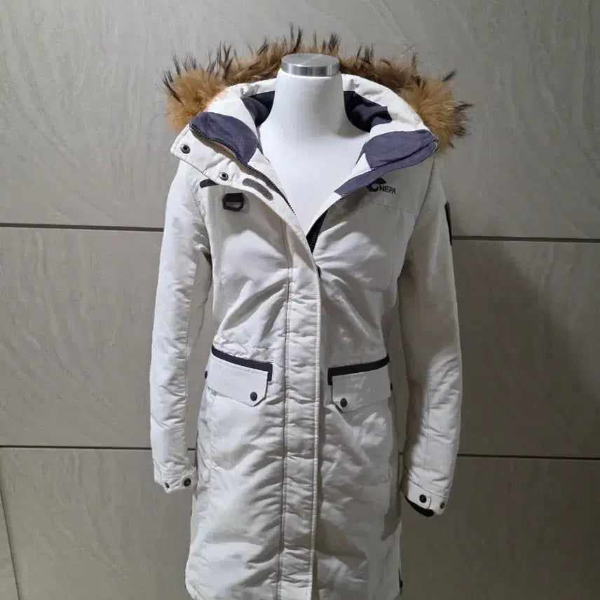 [BUNJANG] Nepa White Raccoon Fur Goose Down Long Padding Jacket (Size 85) / 네파 화이트 라쿤퍼 구스 롱패딩 85사이즈 (핏예쁨) 55~55반