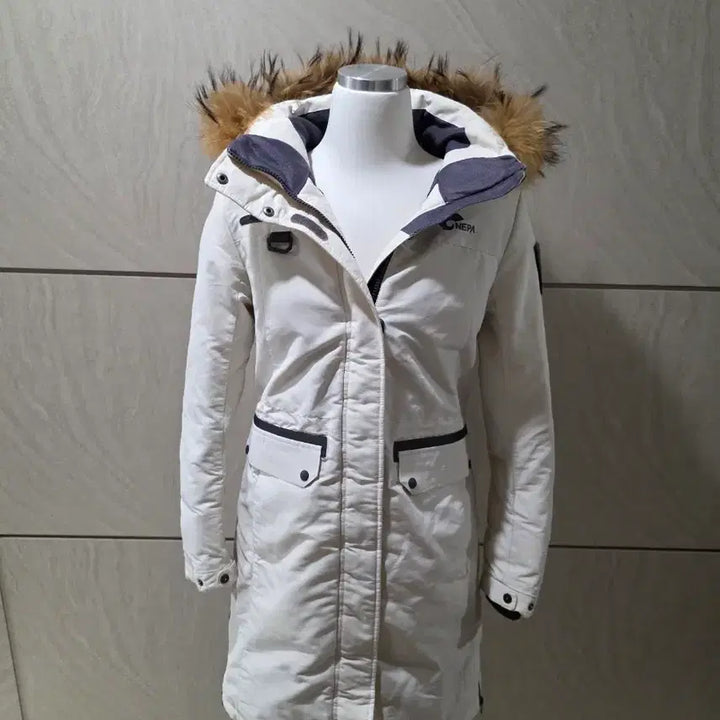 [BUNJANG] Nepa White Raccoon Fur Goose Down Long Padding Jacket (Size 85) / 네파 화이트 라쿤퍼 구스 롱패딩 85사이즈 (핏예쁨) 55~55반