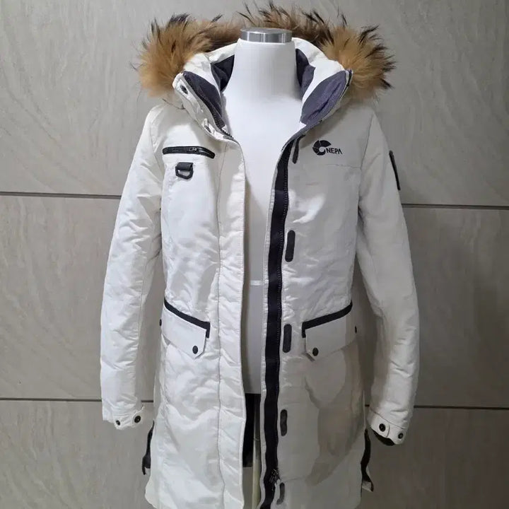 [BUNJANG] Nepa White Raccoon Fur Goose Down Long Padding Jacket (Size 85) / 네파 화이트 라쿤퍼 구스 롱패딩 85사이즈 (핏예쁨) 55~55반
