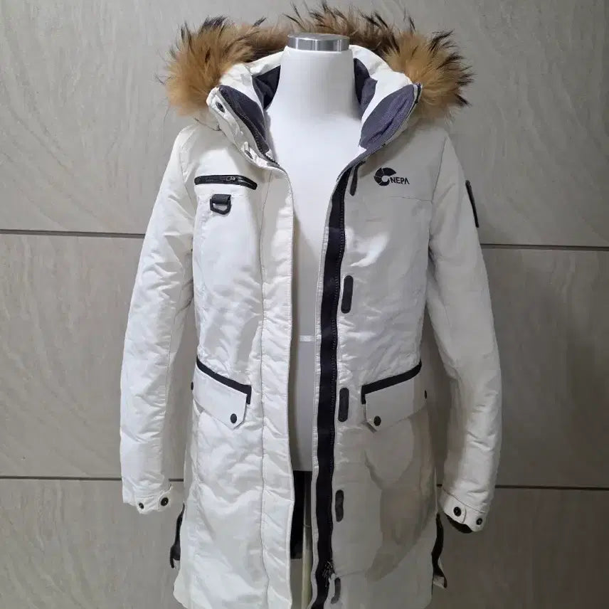 [BUNJANG] Nepa White Raccoon Fur Goose Down Long Padding Jacket (Size 85) / 네파 화이트 라쿤퍼 구스 롱패딩 85사이즈 (핏예쁨) 55~55반