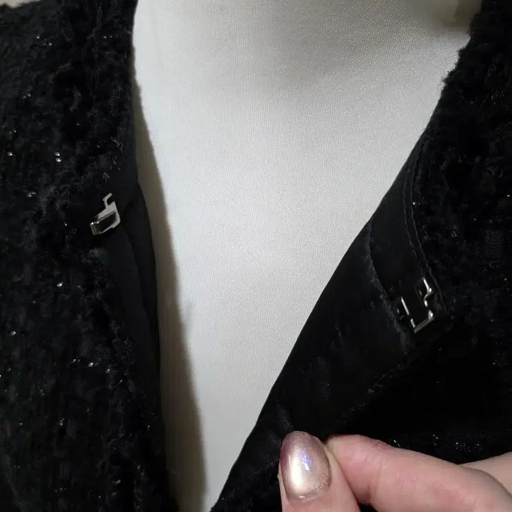 [BUNJANG] Tweed Long Jacket with Chain Detail (Size 55-55.5) / 블랙 은은한 펄 트위드 롱자켓 체인 디테일 (55~55반)