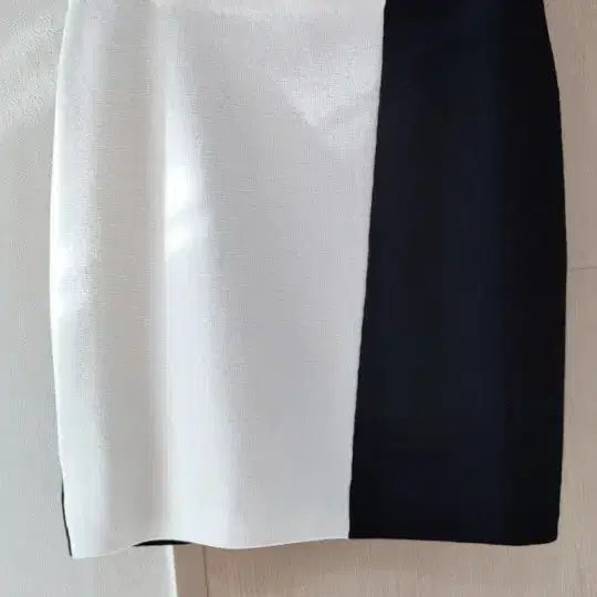 [BUNJANG] Theory Knit Skirt / 띠어리 매장판배색 니트스커트 화이트/블랙 55