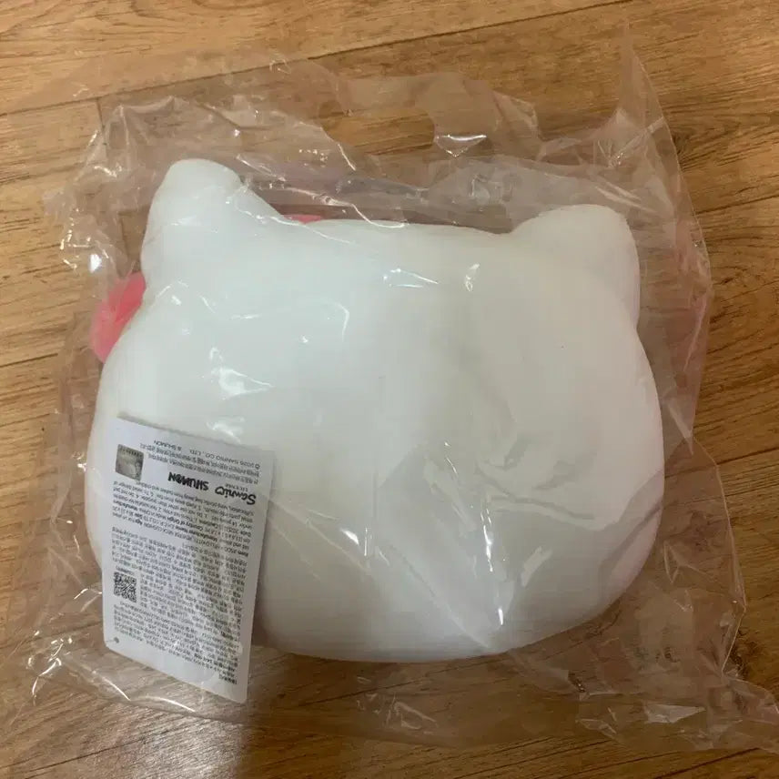 [SOLD OUT] 헬로키티x지수 콜라보 리버스 목베개