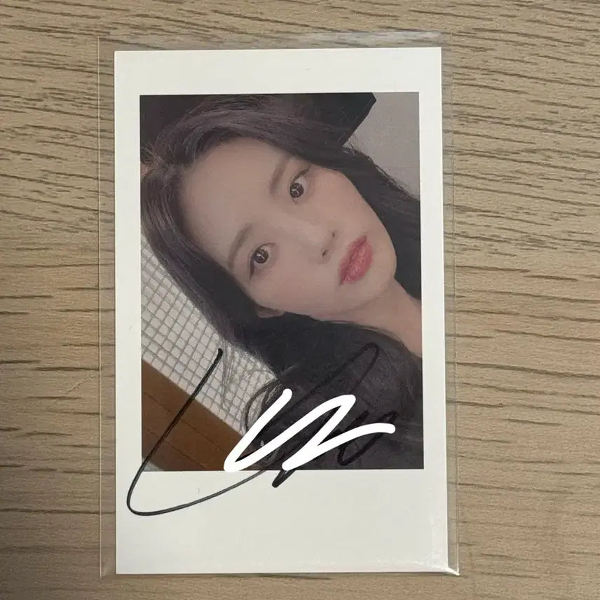 [BUNJANG] fromis_9 Park Jiwon Signed Polaroid / 프로미스나인 박지원 싸인 체키