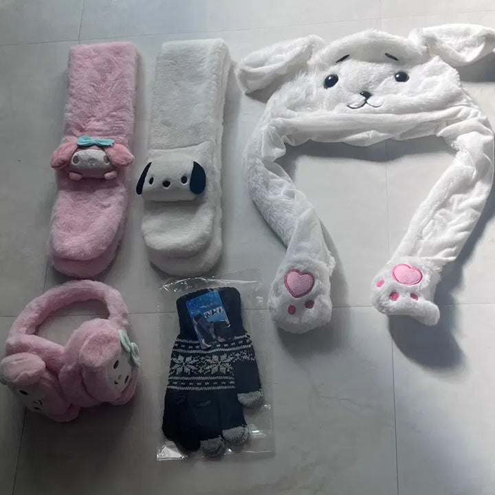 [BUNJANG] My Melody & Pochacco Winter Accessories Bundle Set / (16개일괄 만원)산리오 목도리/귀마개/모자/장갑