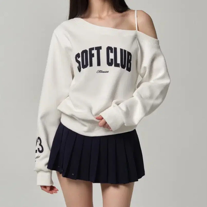 [BUNJANG] Cliche 25 Soft Line One Shoulder Sweatshirt / 클리시어 25 소프트 라인 원숄더 맨투맨