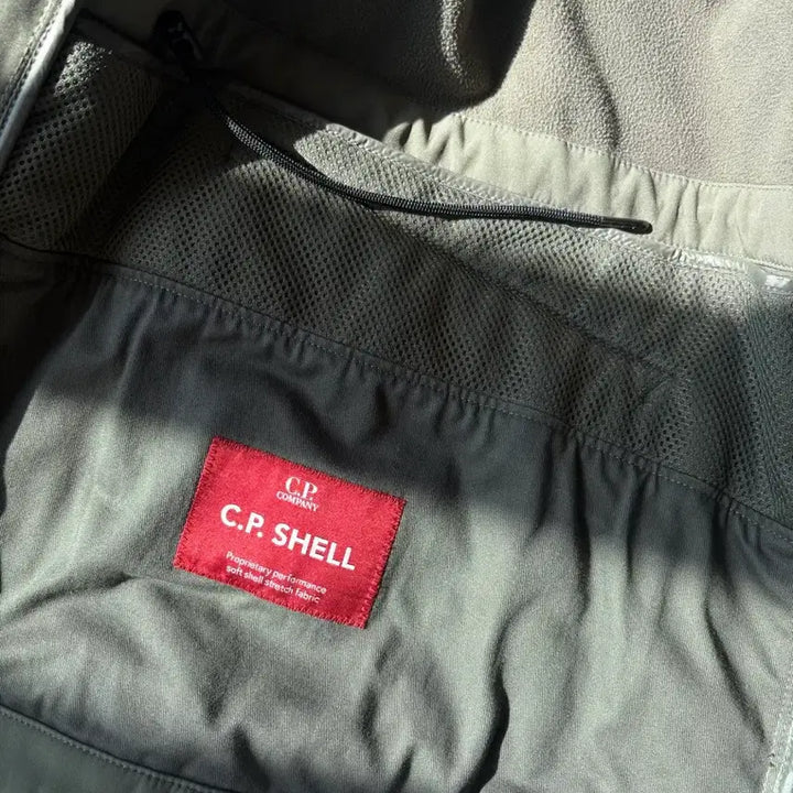 [BUNJANG] C.P. Company CP Shell Hooded Jacket - Khaki / C.P.컴퍼니 cp쉘 후드 자켓 카키 (50 사이즈,L)
