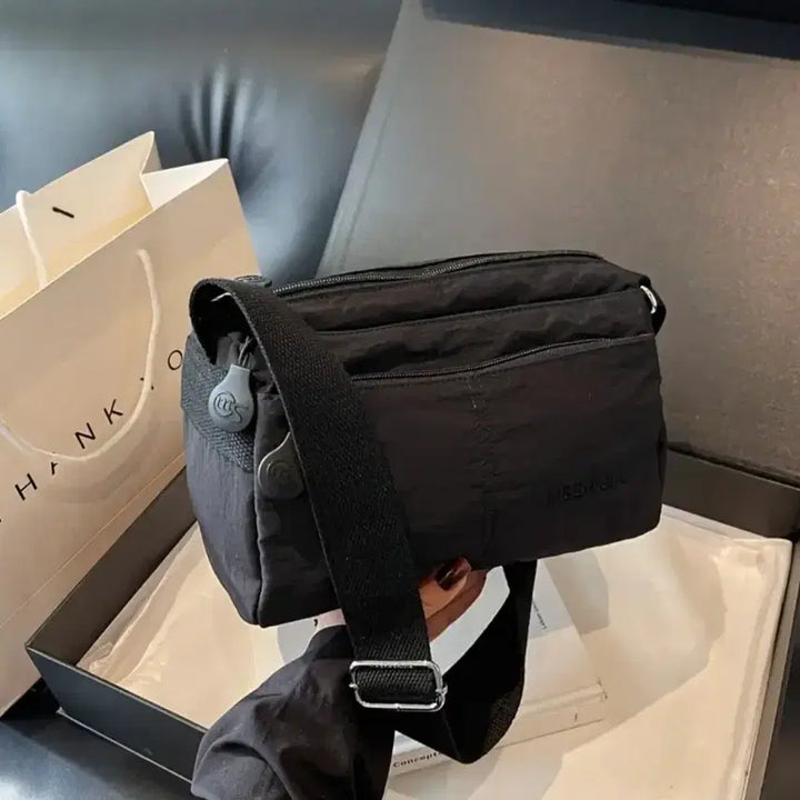 [BUNJANG] Nylon Crossbody Messenger Bag / 254g 초경량! 수납 좋은 나일론 크로스백/메신저백 ㅡ블랙