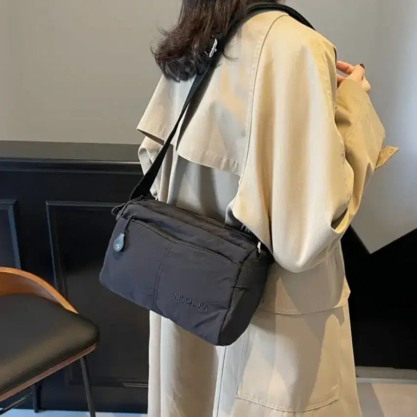 [BUNJANG] Nylon Crossbody Messenger Bag / 254g 초경량! 수납 좋은 나일론 크로스백/메신저백 ㅡ블랙