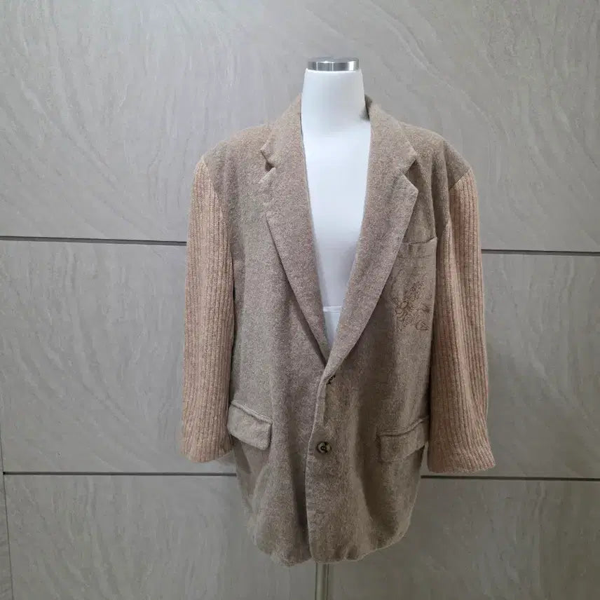 [BUNJANG] Women's Beige & Brown Oversized Winter Jacket / 베이지 & 브라운 여성 오버핏 겨울자켓 / 유니크한 감각템