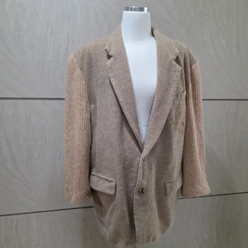 [BUNJANG] Women's Beige & Brown Oversized Winter Jacket / 베이지 & 브라운 여성 오버핏 겨울자켓 / 유니크한 감각템