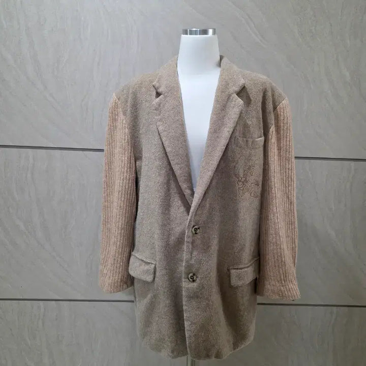 [BUNJANG] Women's Beige & Brown Oversized Winter Jacket / 베이지 & 브라운 여성 오버핏 겨울자켓 / 유니크한 감각템