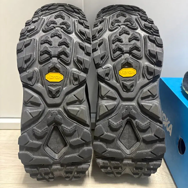 [BUNJANG] Hoka Kaha 2 Frost Moc GTX Black / [255] 호카 카하 2 프로스트 Moc GTX 블랙