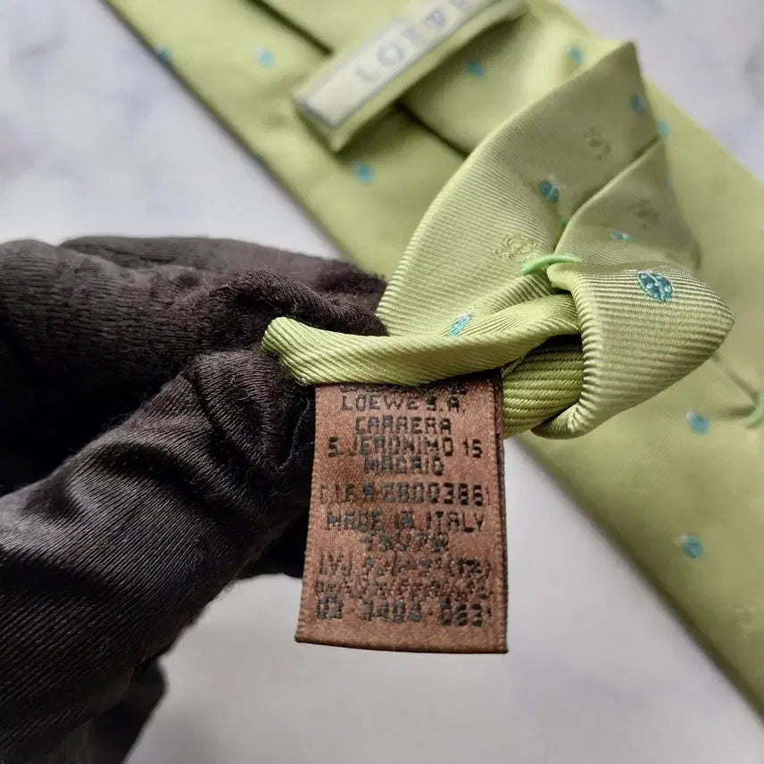 [BUNJANG] Loewe Silk Tie - Lime Green Embroidered Beetle Motif / 로에베 실크 라임 자수 넥타이 8.7cm A+~A등급 K1921