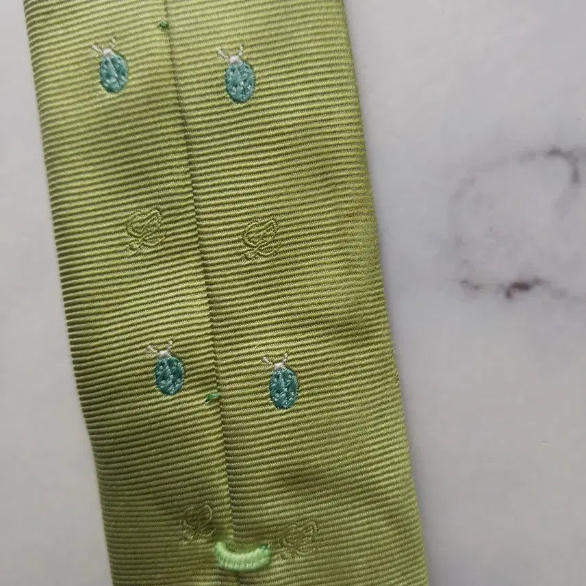 [BUNJANG] Loewe Silk Tie - Lime Green Embroidered Beetle Motif / 로에베 실크 라임 자수 넥타이 8.7cm A+~A등급 K1921