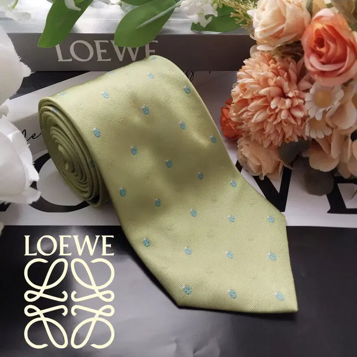 [BUNJANG] Loewe Silk Tie - Lime Green Embroidered Beetle Motif / 로에베 실크 라임 자수 넥타이 8.7cm A+~A등급 K1921
