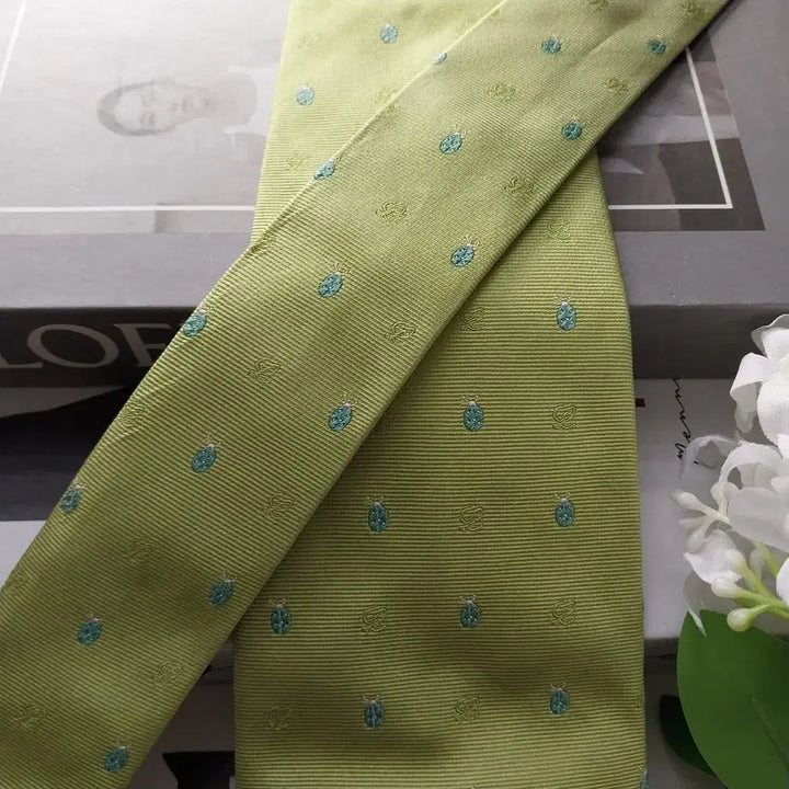 [BUNJANG] Loewe Silk Tie - Lime Green Embroidered Beetle Motif / 로에베 실크 라임 자수 넥타이 8.7cm A+~A등급 K1921