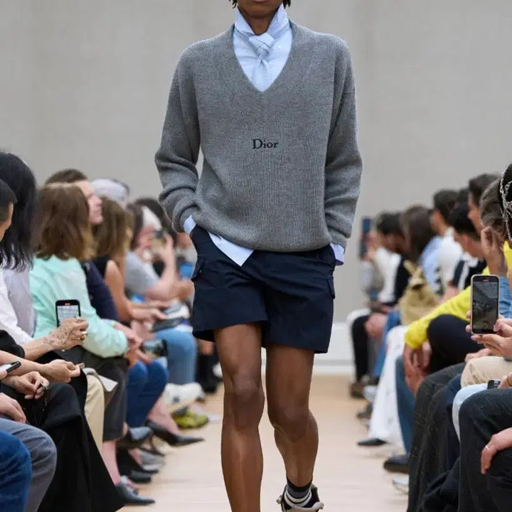 [BUNJANG] Dior Embroidered Sweater by Jonathan Anderson / [M]디올 자수 스웨터, 오버사이즈 핏 by 조나단앤더슨