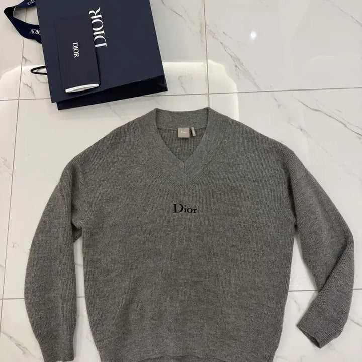 [BUNJANG] Dior Embroidered Sweater by Jonathan Anderson / [M]디올 자수 스웨터, 오버사이즈 핏 by 조나단앤더슨