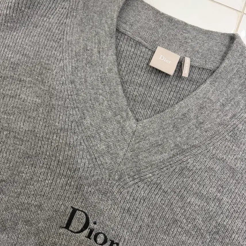 [BUNJANG] Dior Embroidered Sweater by Jonathan Anderson / [M]디올 자수 스웨터, 오버사이즈 핏 by 조나단앤더슨