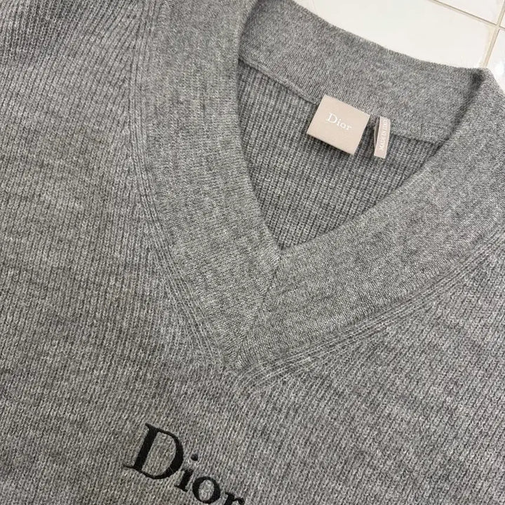 [BUNJANG] Dior Embroidered Sweater by Jonathan Anderson / [M]디올 자수 스웨터, 오버사이즈 핏 by 조나단앤더슨