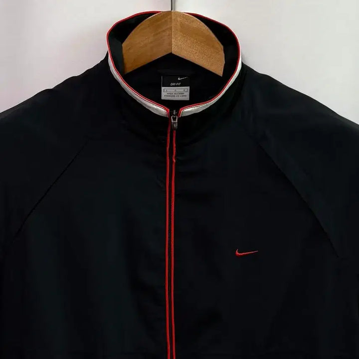 [BUNJANG] Nike Windbreaker Jacket (L) / 나이키 남,녀 공용  바람막이 자켓 (L)
