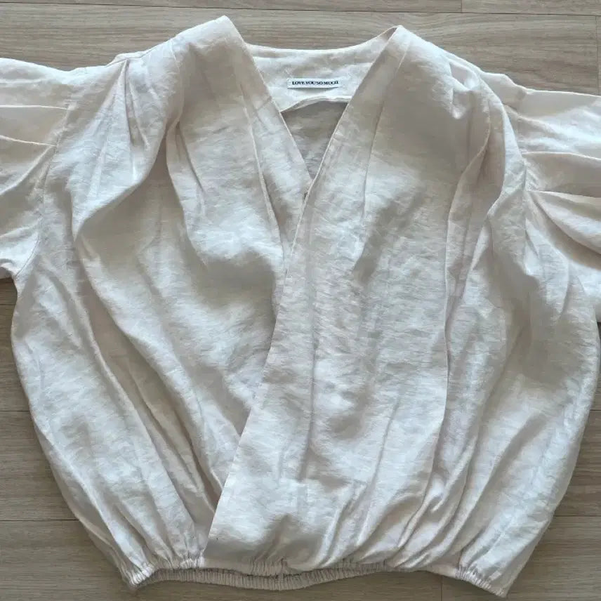[SOLD OUT] 모네마켓 리본빛 랩블라우스