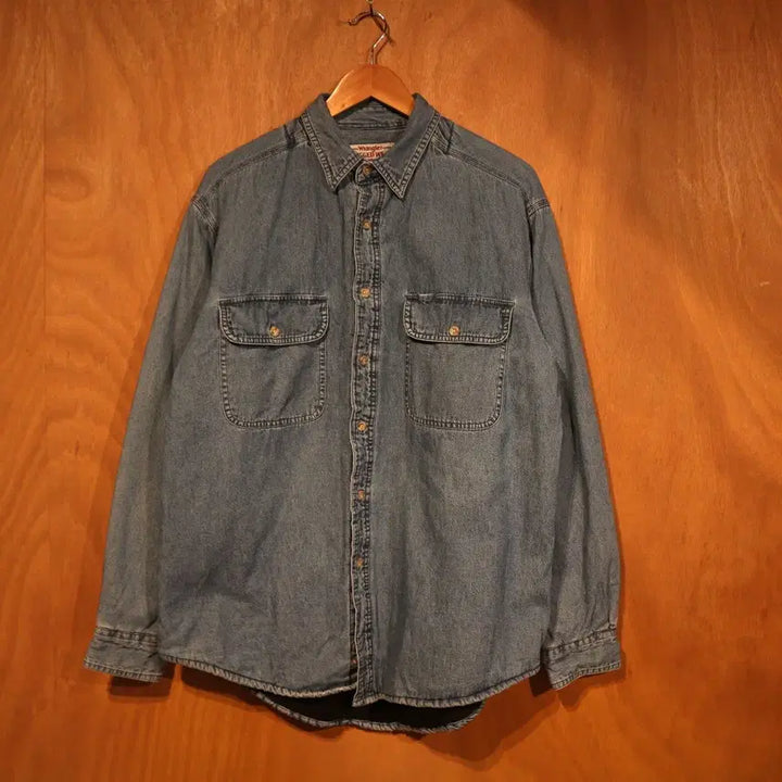 [BUNJANG] Wrangler Rugged Wear Denim Shirt L / 랭글러 러기드 웨어 청 셔츠 L (번183