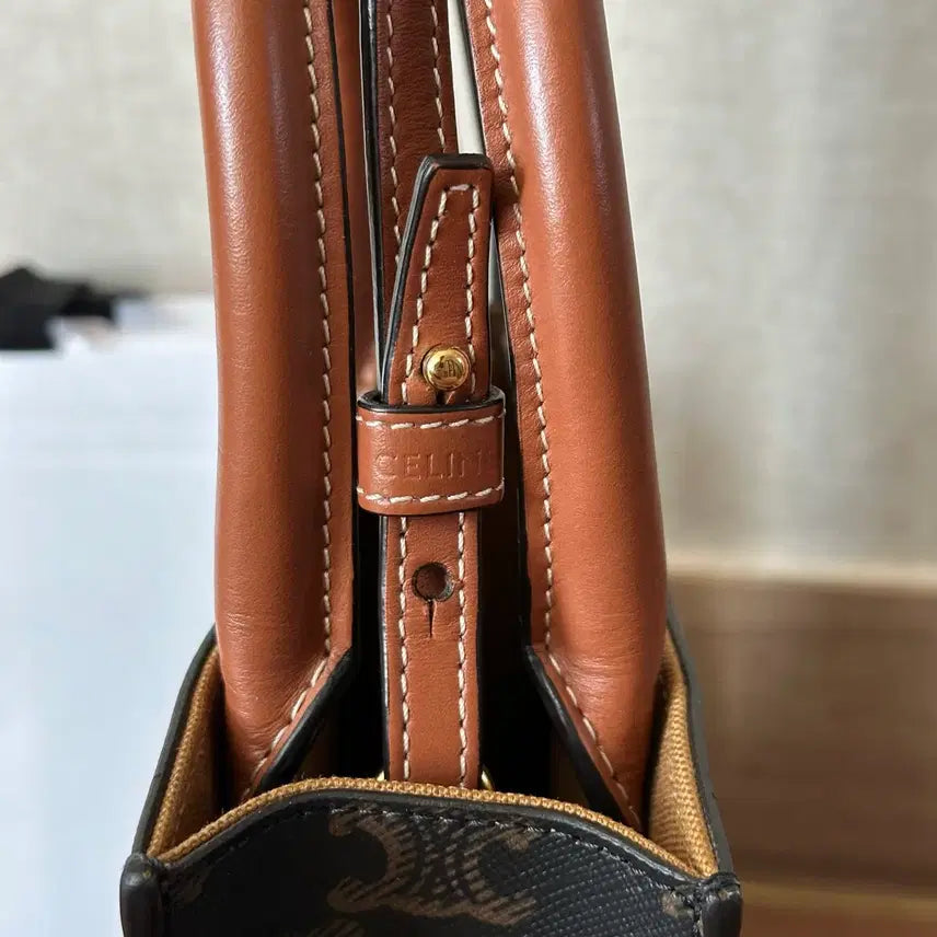 [BUNJANG] Celine Triomphe Cabas Mini Tan / [A/20년] 셀린느 트리옹프 카바스 미니 탄 194372BZK 04LU