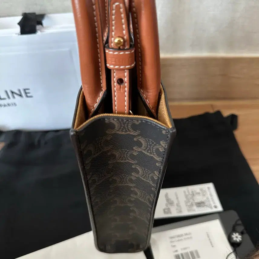 [BUNJANG] Celine Triomphe Cabas Mini Tan / [A/20년] 셀린느 트리옹프 카바스 미니 탄 194372BZK 04LU