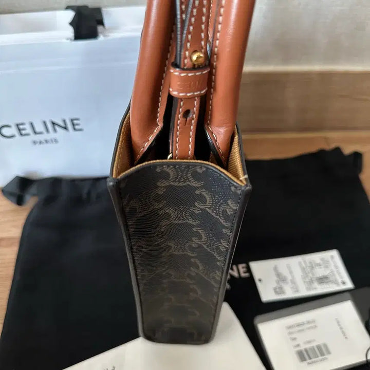 [BUNJANG] Celine Triomphe Cabas Mini Tan / [A/20년] 셀린느 트리옹프 카바스 미니 탄 194372BZK 04LU