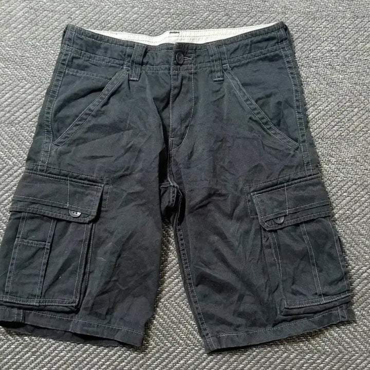 [BUNJANG] Levi's 329 Relaxed Fit Cargo Shorts (W30) / 리바이스 329 릴렉스핏 카고 하프 팬츠 (w30)