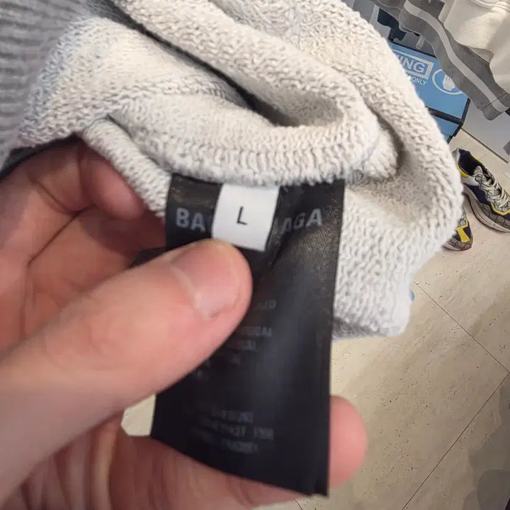 [BUNJANG] Balenciaga Small Logo Hoodie Gray (L) / (L) 발렌시아가 스몰로고 후드티 그레이