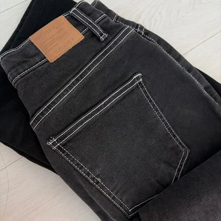 [BUNJANG] Pale Jade Fine Cherry Black Jeans / 페일제이드 파인체리 흑청 청바지 팬츠