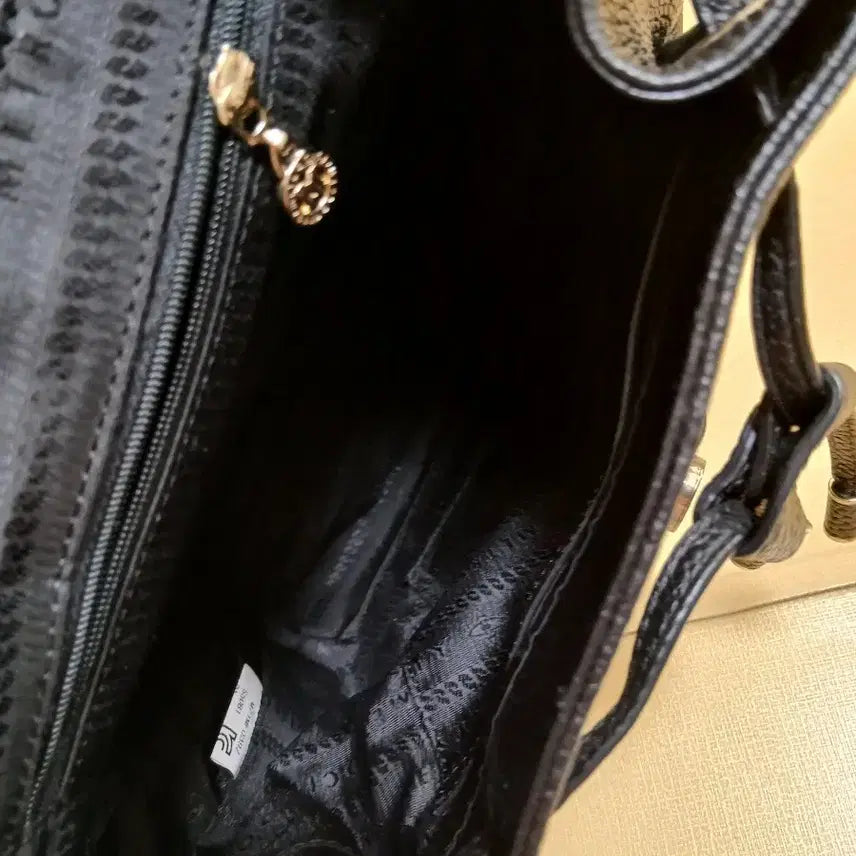 [BUNJANG] Metrocity Black Leather Backpack / 메트로시티 블랙 가죽 백팩