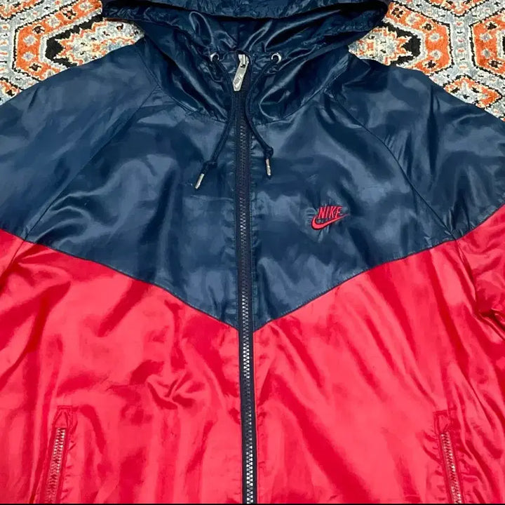 [BUNJANG] Nike Red and Navy Colorblock Windbreaker Jacket (Women&